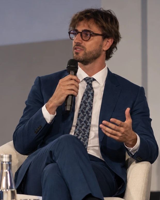 Denis Bartolomei interviene a un panel